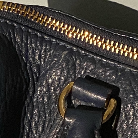 FIRM Michael Kors Fulton Crossbody - Picture 8 of 9